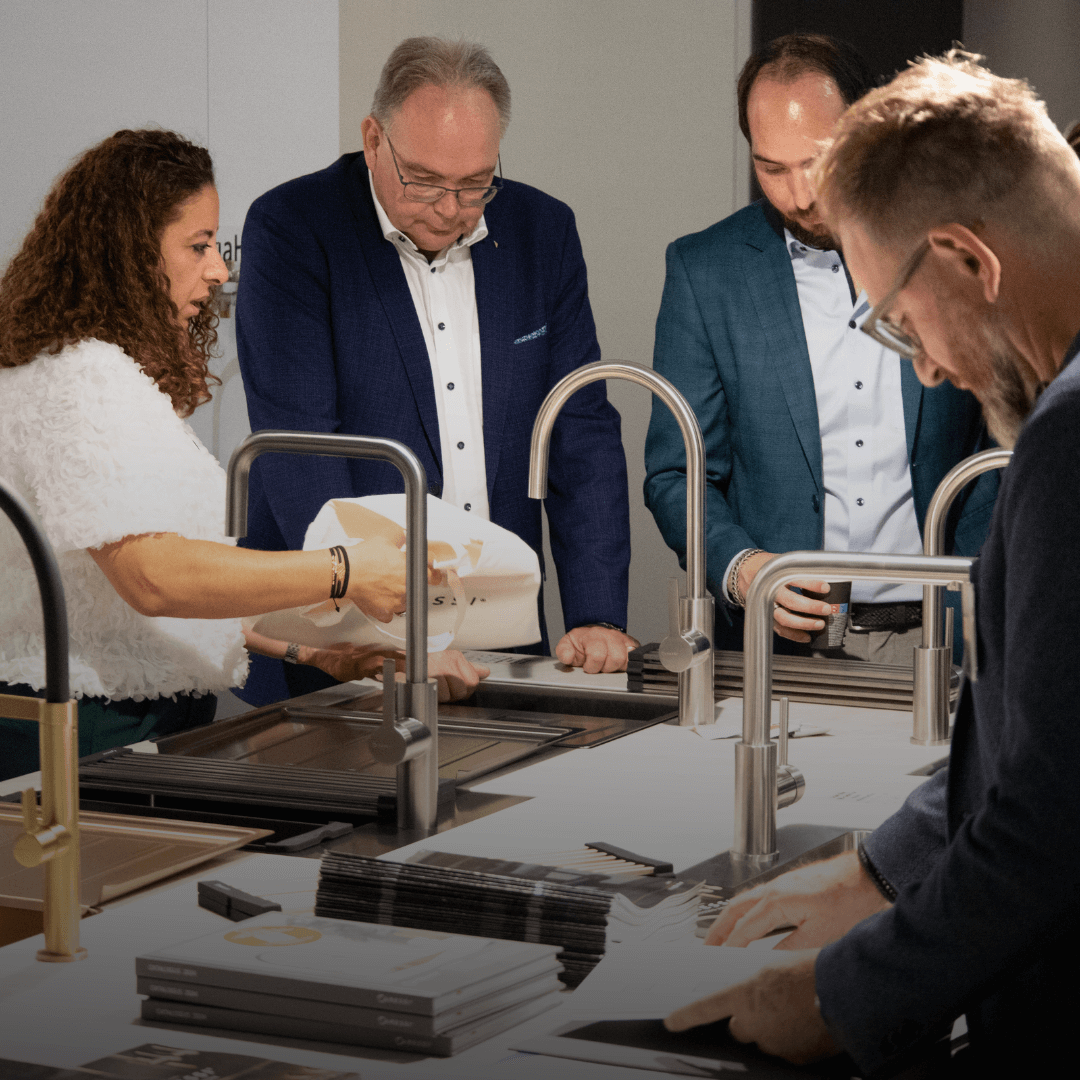 <h3><strong>Tot slot: dank jullie wel!</strong></h3>
<p>Na een week vol gesprekken, indrukken en ontmoetingen kijken we met veel plezier terug op onze deelname aan area30. Deze beurs vormt elk jaar een belangrijk ontmoetingspunt binnen de keukenbranche: een plek waar kennis, inspiratie en samenwerking samenkomen en waar nieuwe ideeën ontstaan. De vele gesprekken en reacties leverden waardevolle input op waarmee we blijven vernieuwen en inspelen op de wensen van onze klanten en partners.</p>
<p> </p>
<p>Of je nu vaste partner bent of voor het eerst kennismaakte met Caressi: Namens het hele Caressi-team bedankt voor jullie interesse, enthousiasme en tijd. We kijken met een goed gevoel terug op een week vol inspiratie en nemen die energie graag mee in alles wat nog komt.</p>
<p> </p>
<p>Tot de volgende keer!</p>